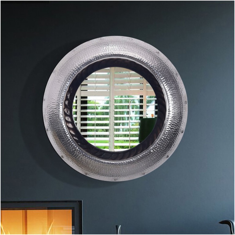 oglinda decorativa din aluminiu rotunda cu rama ciocanita